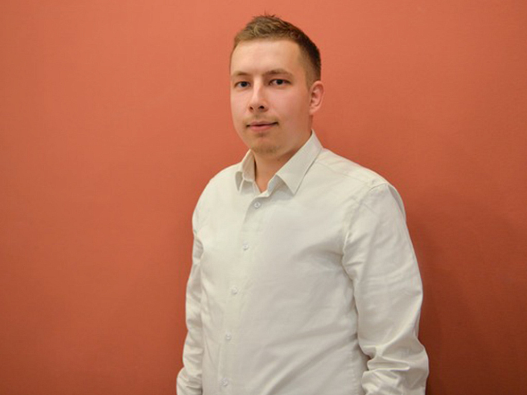 Ведущий консультант. Ведущий консультант. Тихов бизнесмен. Ведущий консультант. Ведущий консультант.