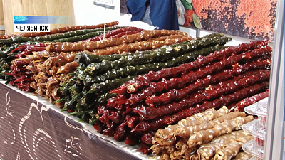 Челябинцы пробуют деликатесы и сладости из Абхазии