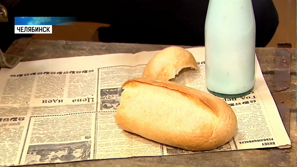 100 экспонатов на выставке к 100-летию комсомола