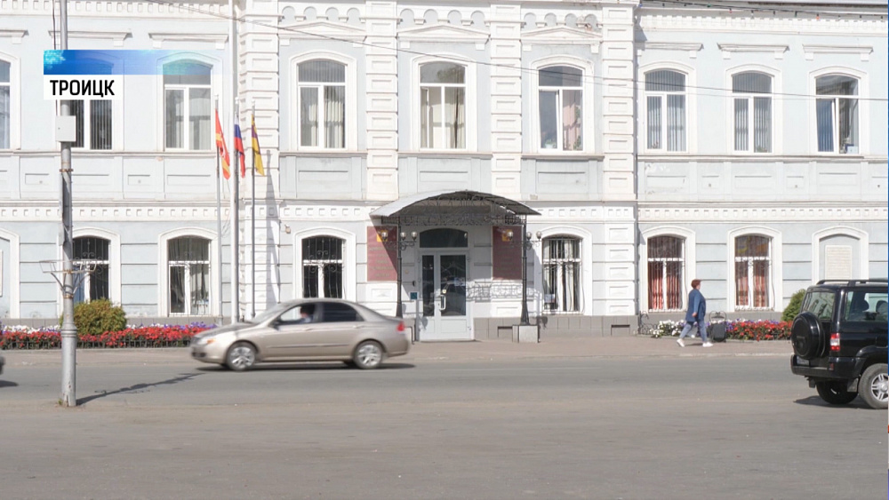 Силовики изъяли документы из администрации Троицка