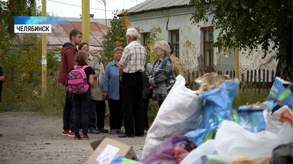 Из дворов Челябинска перестали вывозить мусор