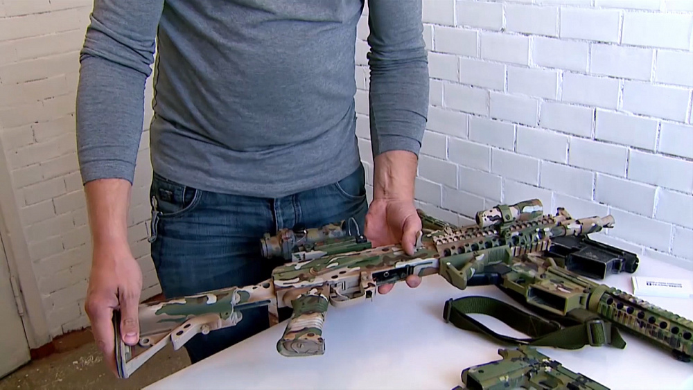 Мужское хобби – роспись оружия