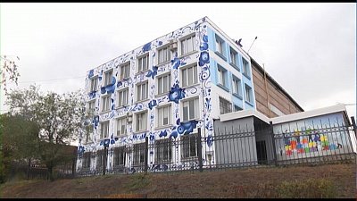 Дом в Магнитогорске расписали под гжель