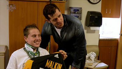 Евгений Малкин навестил в больнице 15-летнего болельщика 