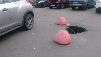 Яму возле парка имени Пушкина заметили жители Челябинска