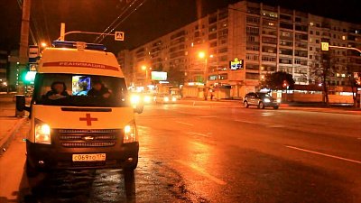 ﻿Женщина-пешеход скончалась под колесами автомобиля в Челябинске