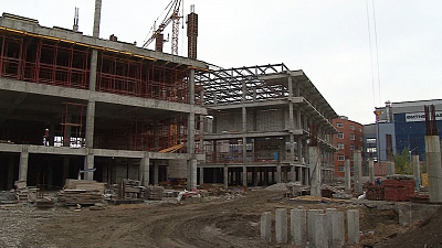 Строительство первой очереди конгресс-холла на Труда завершится в конце года.