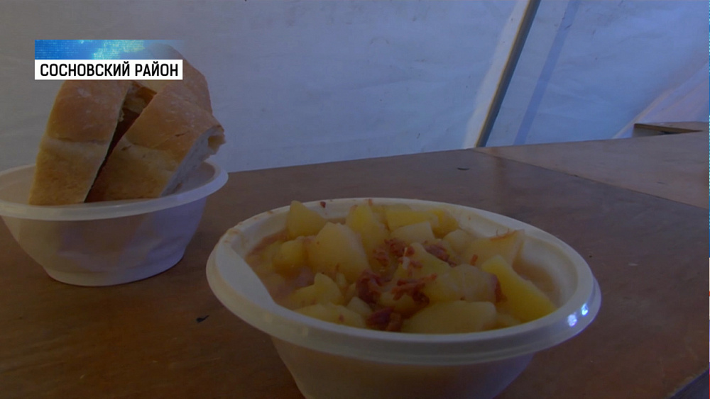 Полевую кухню открыли для водителей мусоровозов