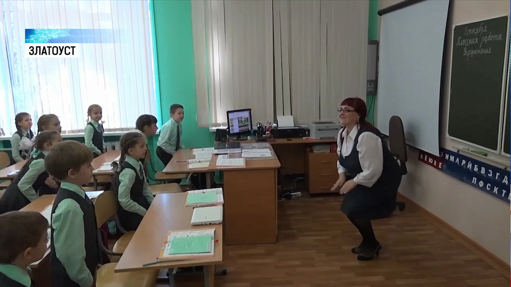 Депутаты вручили премии работникам образования