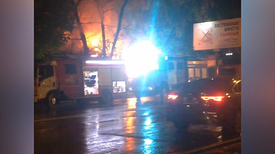 Пожар недалеко от Алого поля сняли на видео жители Челябинска