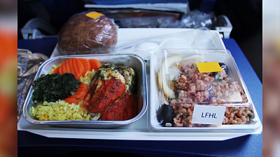 Завтрак на борту самолета