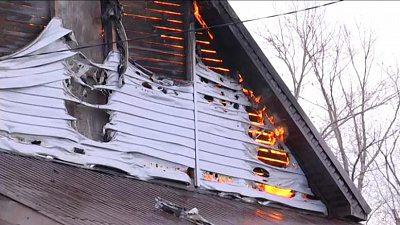 Дом на двух хозяев загорелся в Магнитогорске