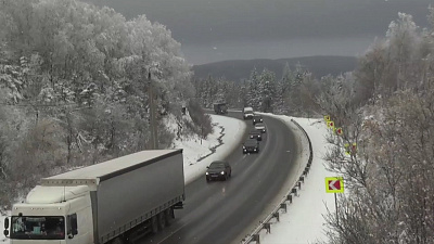 На хребте Уреньга обледенели дороги