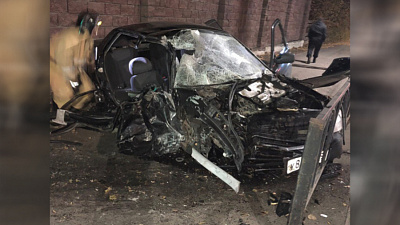 «Лада Приора» превратилась в груду металла, спровоцировав ДТП на магнитогорском перекрестке