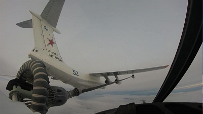 Учения по дозаправке проходят в небе над Уралом