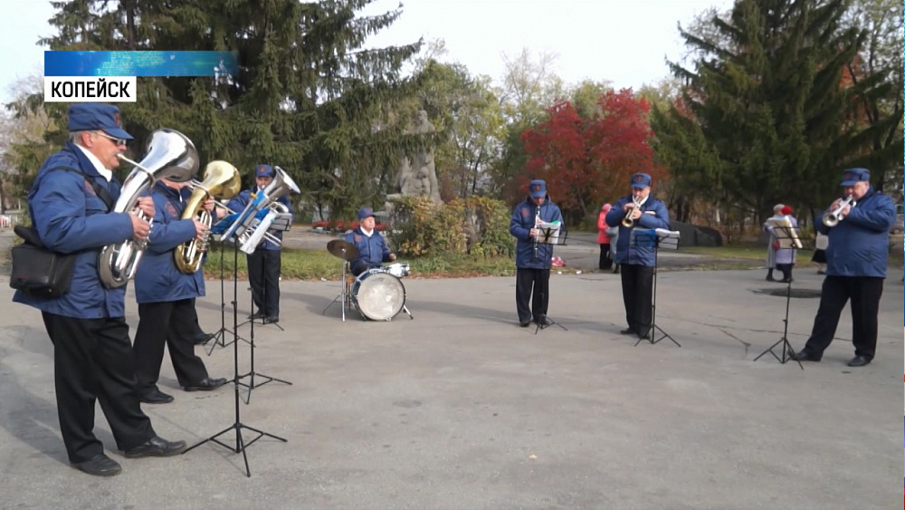 Духовой оркестр поднимает горожанам настроение