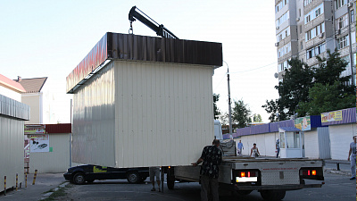 Нелегальные ларьки велено сносить с ускорением