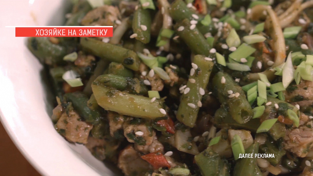 Жареная лапша со свининой