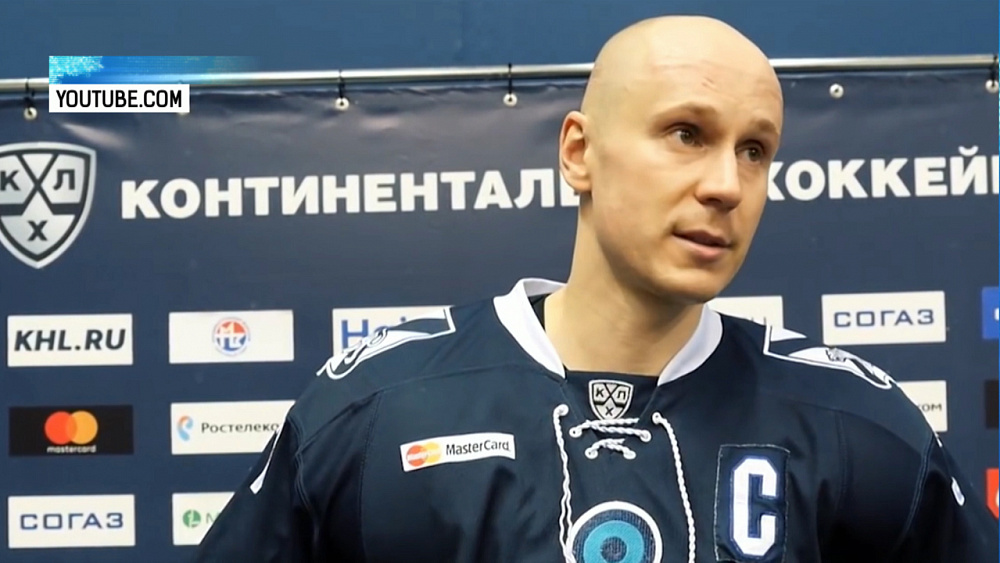 Трактор усилился латвийским защитником