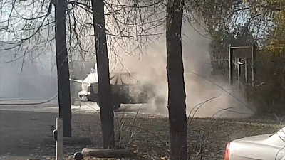 В Магнитогорске загорелся припаркованный автомобиль