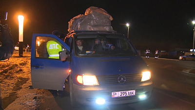 Задержание микроавтобуса с иностранцами на трассе попало на видео 