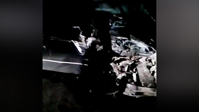 Последствия столкновения иномарки с грузовиком на Троицкой трассе попали на видео 