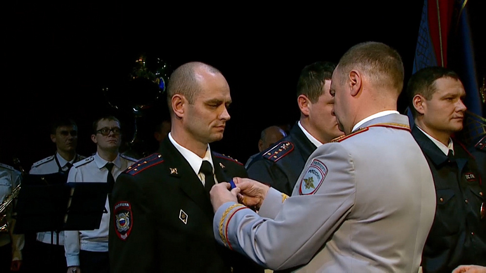 В Челябинске награждают полицейских