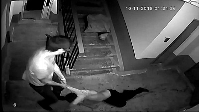 Подъездная битва в Миассе попала на видео