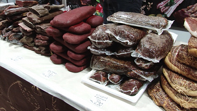 Выставка одежды и продуктов откроется в «Юности»