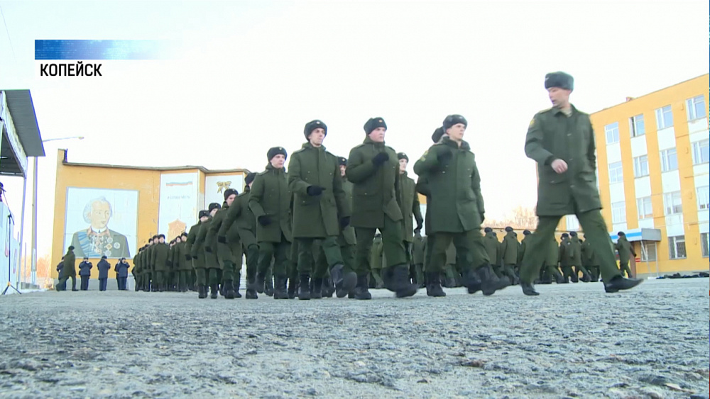 200 новобранцев отправляются служить на Дальний Восток