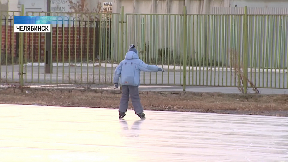 В горсаду залили каток под открытым небом