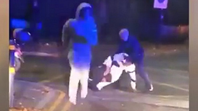 Банда подростков избила полицейских в Лондоне. ВИДЕО