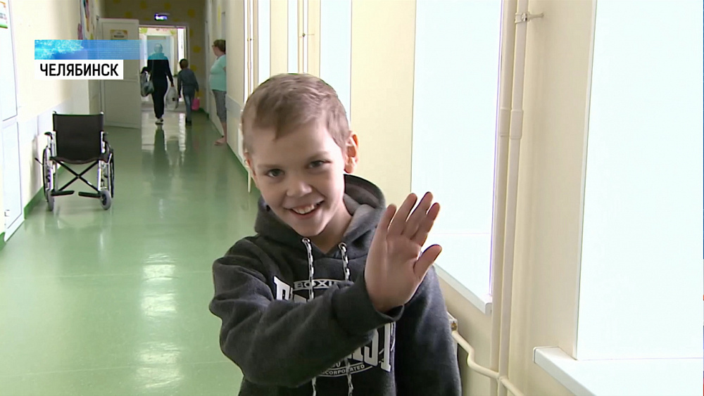 Мальчику, которого искалечил душевнобольной, помогут