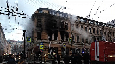 Крупный пожар в одном из домов Санкт-Петербурга попал на видео