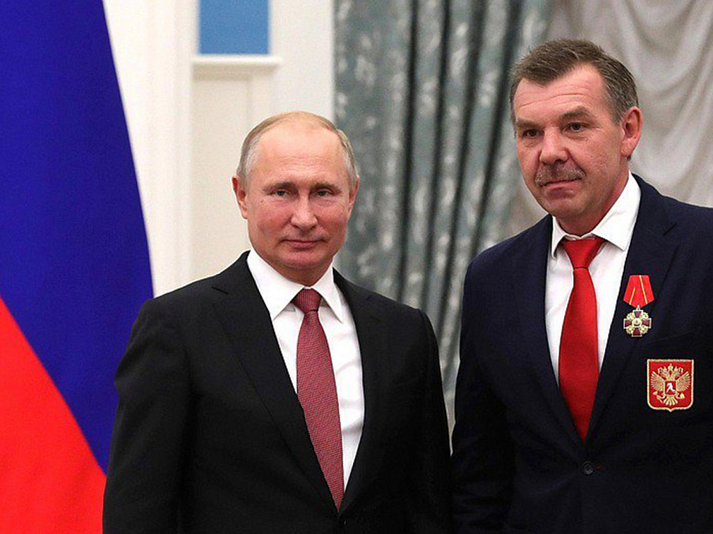 Владимир Путин наградил Олега Знарка орденом Александра Невского