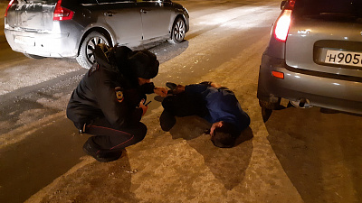 Мужчину с ножевым ранением спасли очевидцы в Миассе