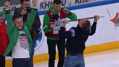 Миллион за шайбу в ворота получил хоккейный болельщик