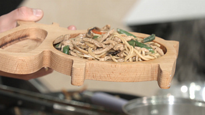 Свиная вырезка с лапшой удон