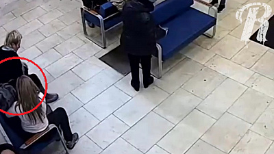 Ограбление с помощью пальто попало на камеры видеонаблюдения