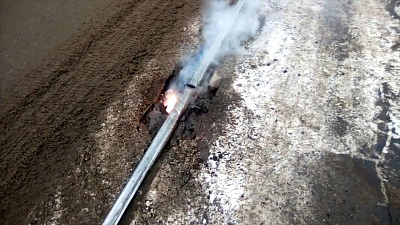 Горящая в центре Челябинска рельса попала на видео