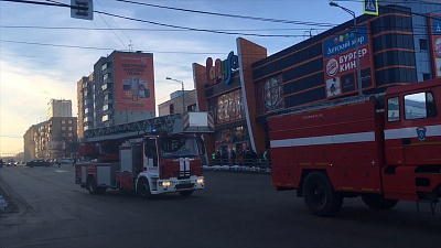 Эвакуация посетителей ТРК «Радуга» попала на видео