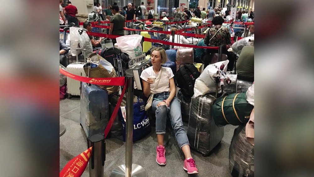 Российские туристы застряли на Хайнане