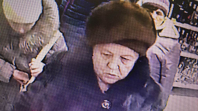 Пенсионерка вместе с продуктами унесла из супермаркета портмоне с деньгами. ВИДЕО