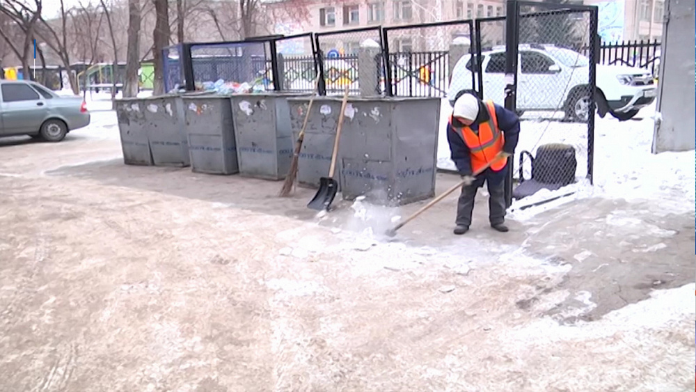 В Магнитогорске трудится 80-летний дворник