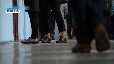 В 138-ой школе запретили яркую обувь