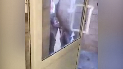 Голый и не смешной мужчина напугал посетителей магазина в Миассе