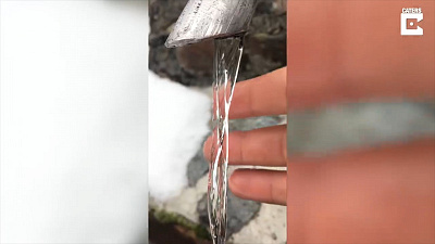 Новая оптическая иллюзия с водой стала популярна в сети