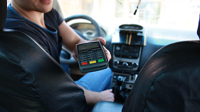 Через полгода южноуральские таксисты перейдут на онлайн-кассы