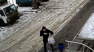 «Примерный» папа из Рощино исправился и забрал пакет с мусором