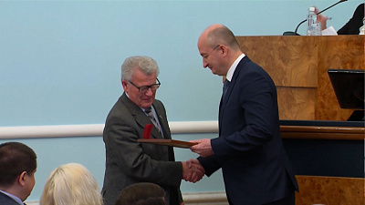 Чиновники получили награды Совета Федерации